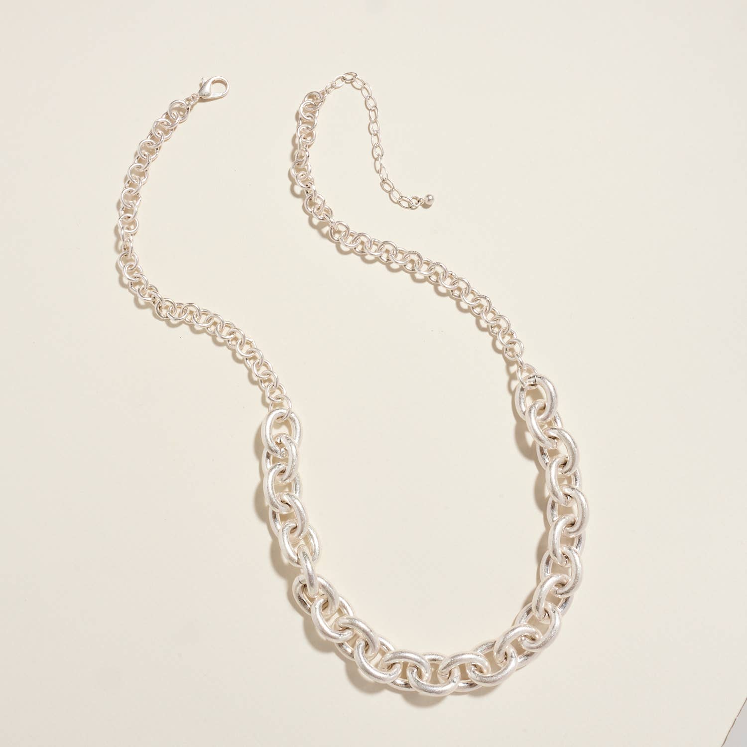 Designature New York - Vendita all&#x27;ingrosso Collane a catena e maglie - Collana Vintage a Catena Spessa in Metallo3