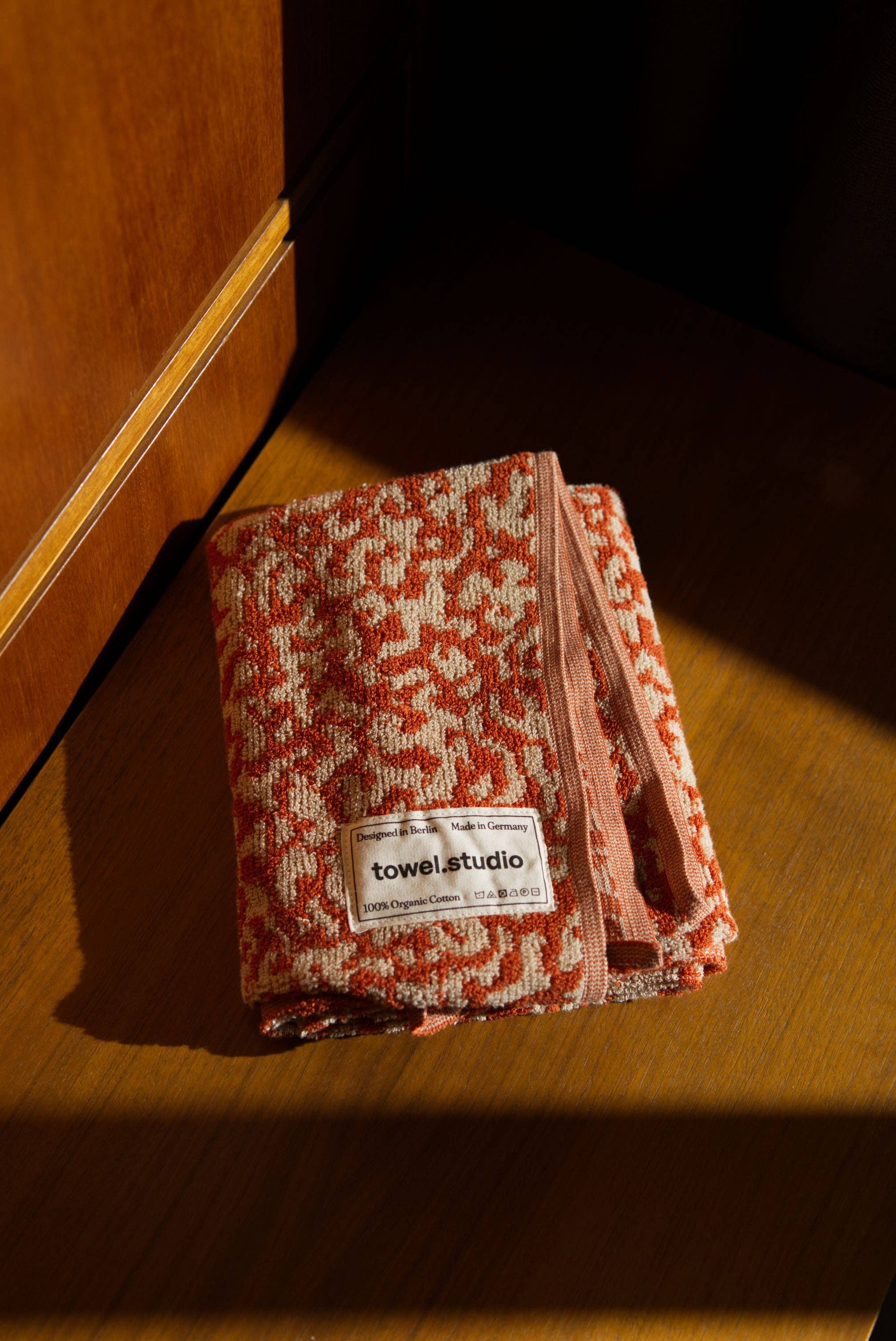 towel.studio - Wholesale Bath Towel - Noisy Camo Bath Towel | Salamander3