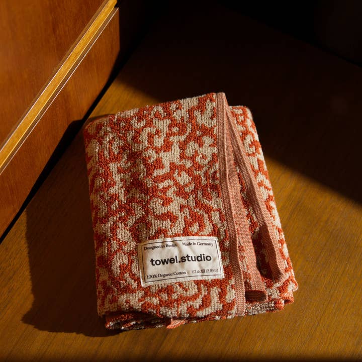 towel.studio - Wholesale Bath Towel - Noisy Camo Bath Towel | Salamander3