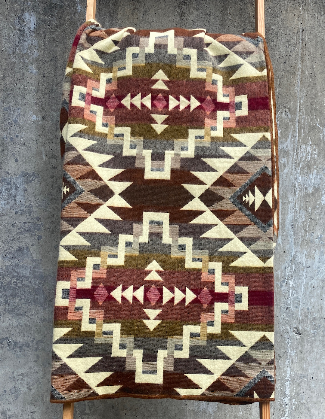 Los Andes Shop - Wholesale Bedding Blanket - Southwestern Diamond Pattern Blanket Terracotta /Cream1