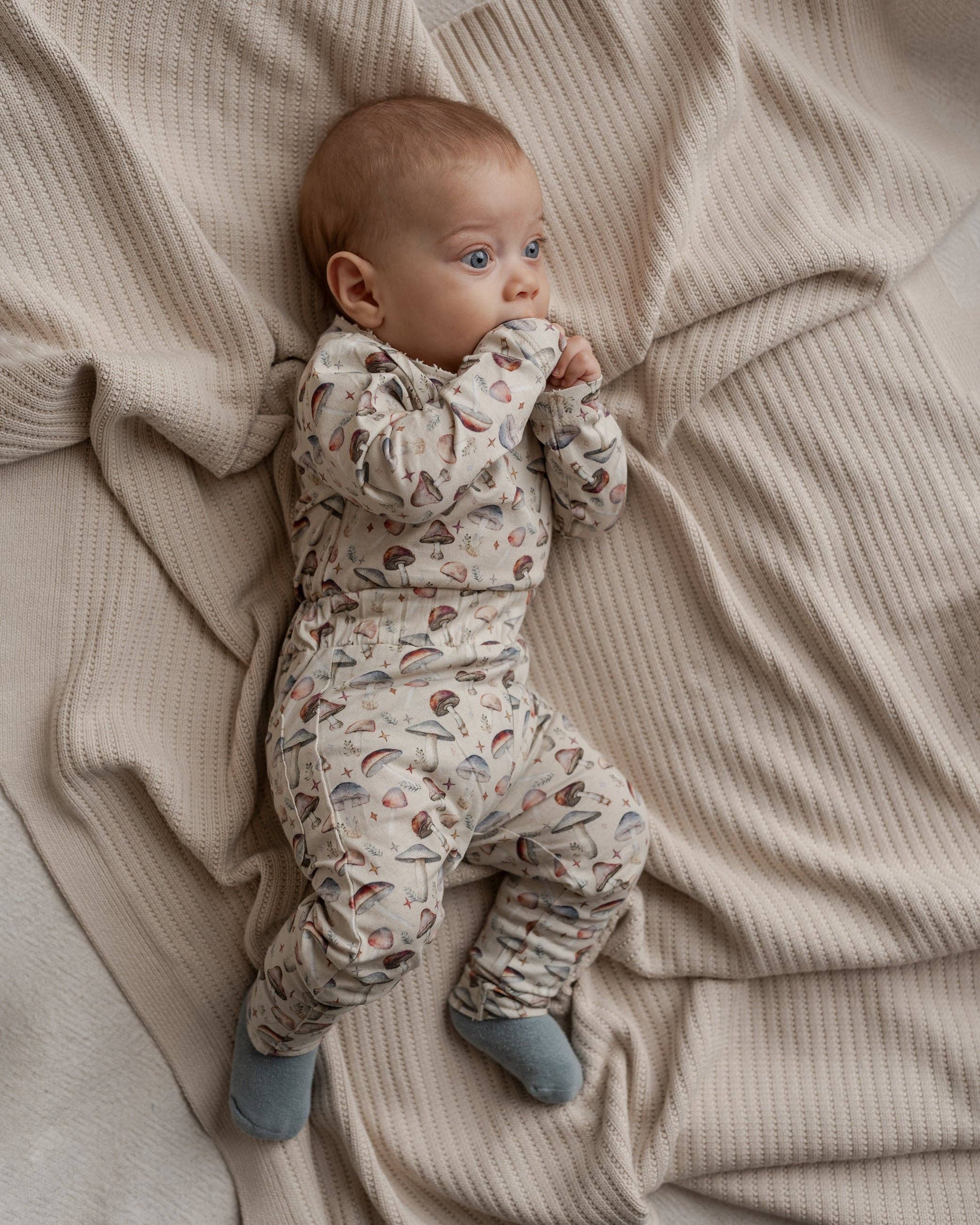 Regnfuld Mushroom leggings, baby for wholesale on Faire9