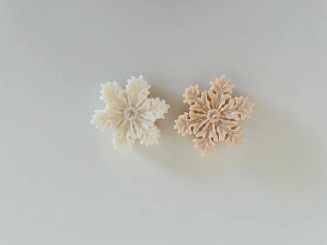Sweet-Deco Creative - Wholesale Novelty Candle - Hand cast snowflake candle3