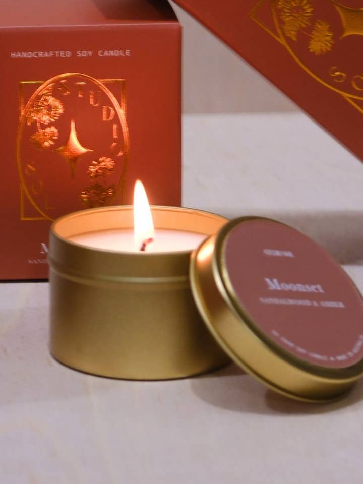 Moonset Travel Tin | Bärnsten + Sandelträ för wholesale av Studio Sol Store