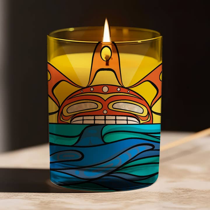 Doftljus med 'Sun & Orca' av Michelle Stoney för wholesale av Made By Humans Designs