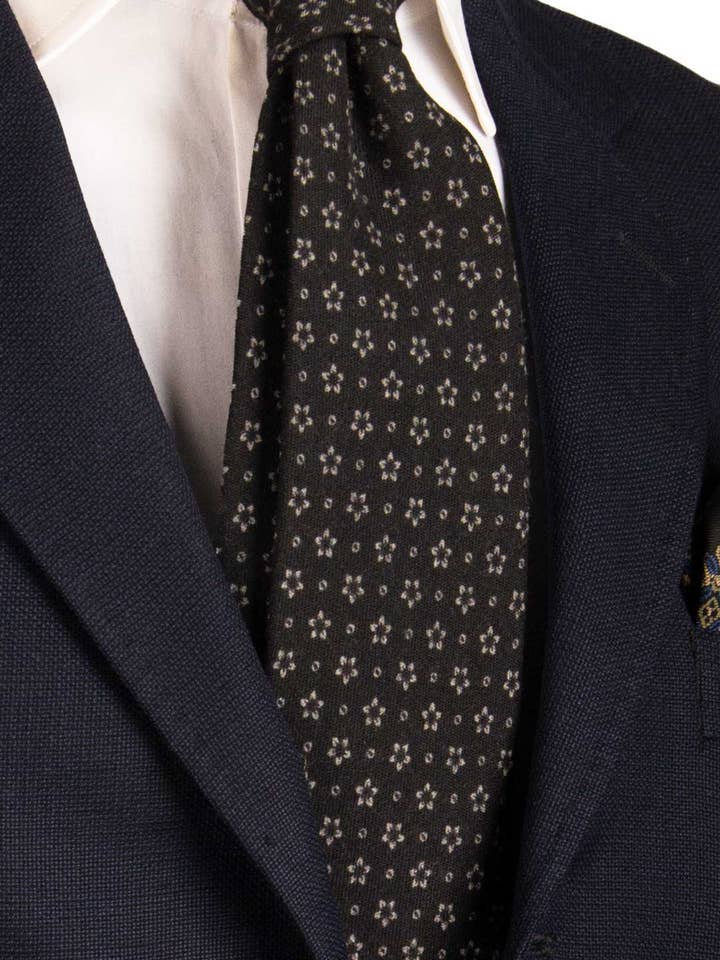 Gravata de Lã Preta com Flores Cinzentas L1005 por atacado de Graffeo Cravatte