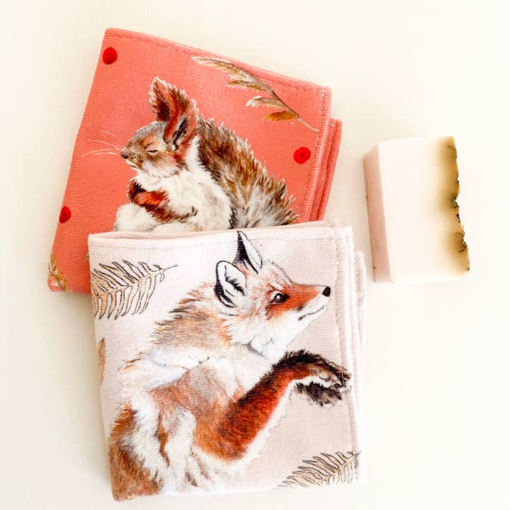 Ensemble de 2 débarbouillettes réutilisables pour la vente par Wild Whiskers