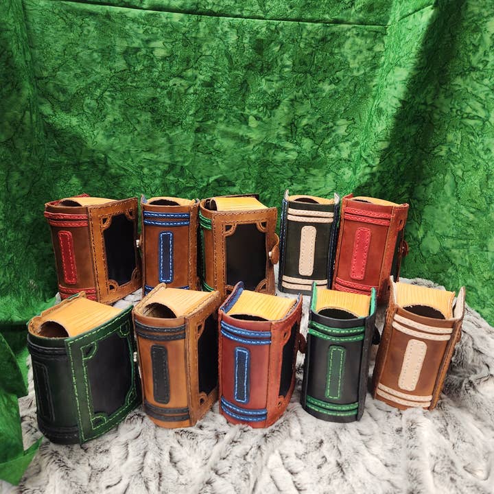 Crimson Knight Leatherworks LLC – Jogo de cartas por atacado – Estojo em forma de livro para deck Commander, MTG1