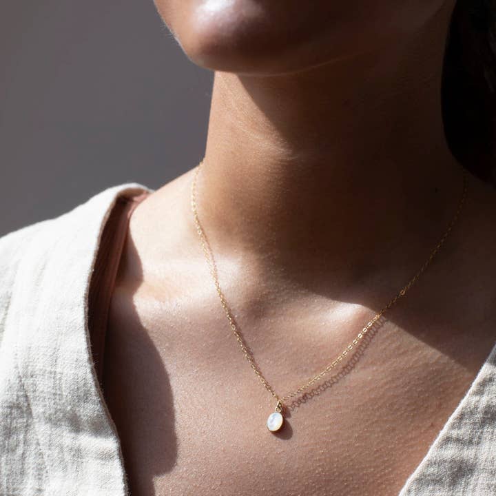 Token Jewelry - Wholesale Pendant/Charm Necklace - Aurelia Mother of Pearl Pendant Necklace