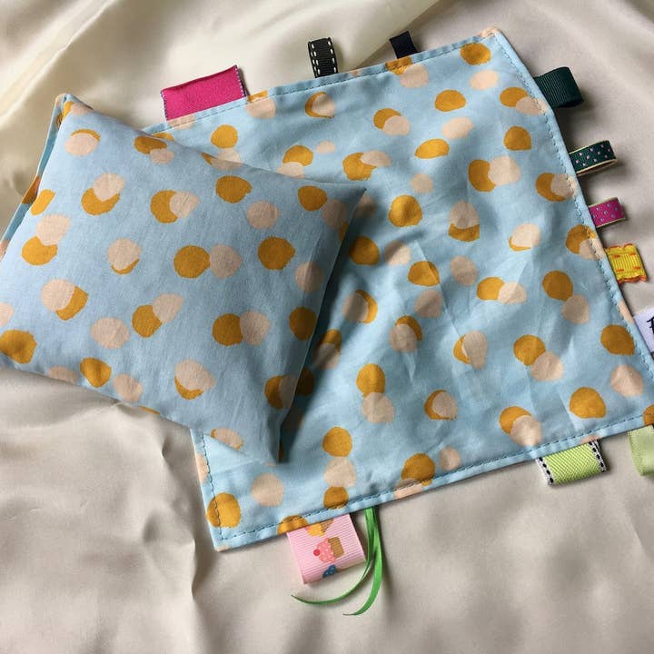 bebelito – Engroshandel Sengetæppe - Børn og baby – Bebejordvarmepude med speltfyld i blå prikker