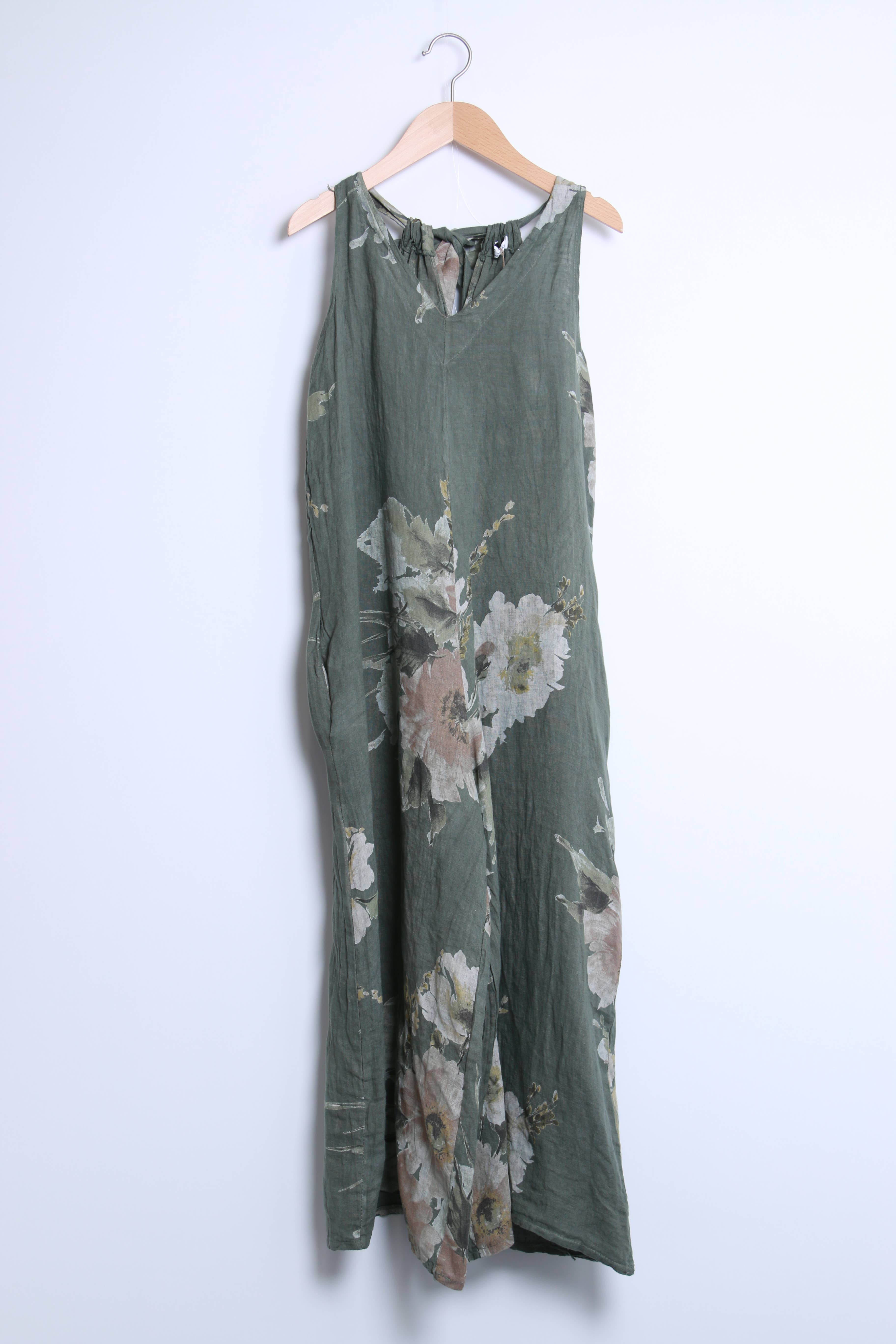 Shyloh - Wholesale Onesie - Women's - Flowy long dress with floral print and straps 2059914