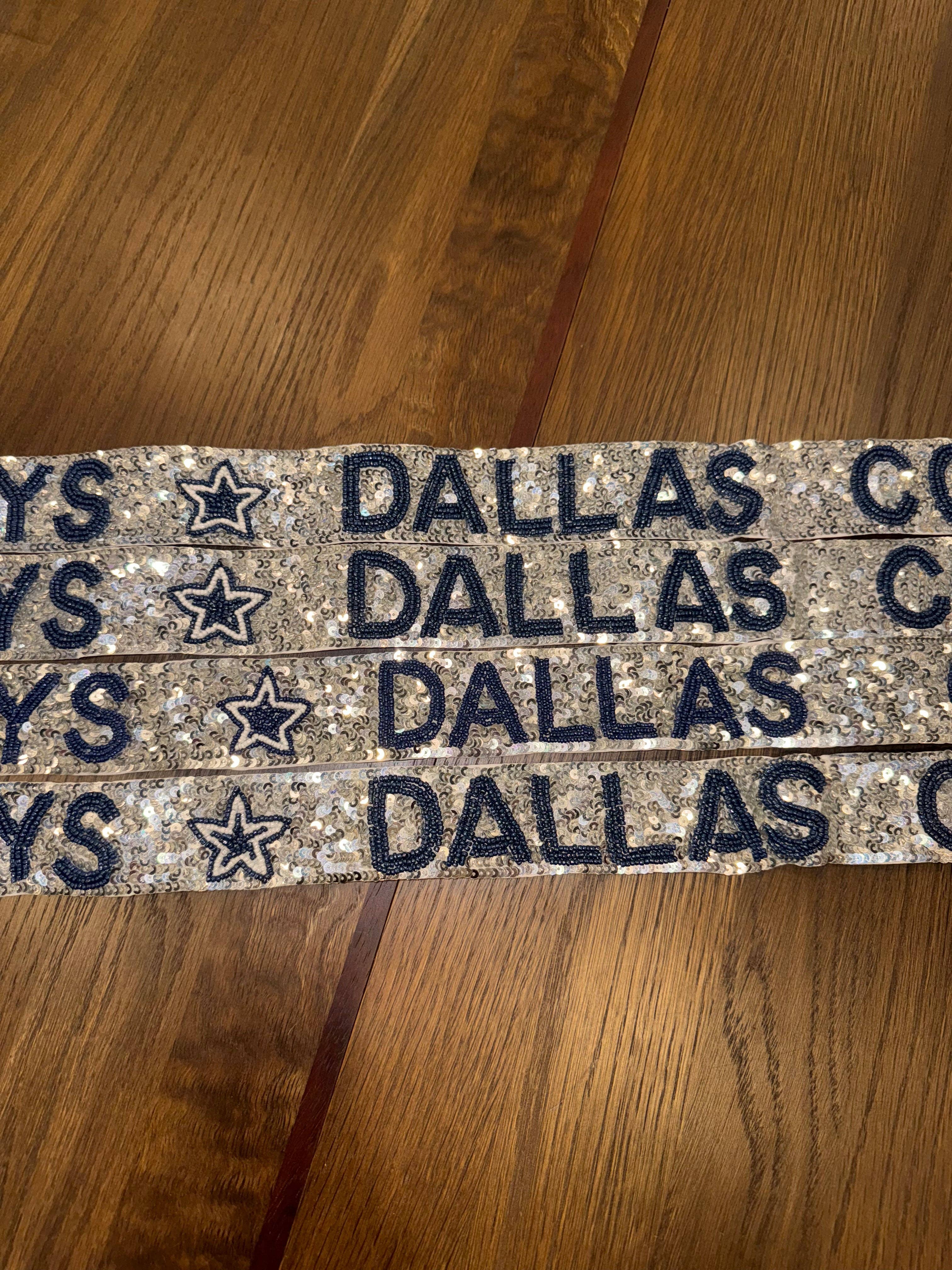 Tatter'd Royals - Vente Sangle pour sac – femme - Sangle de sac à main ajustable à sequins argentés et bleu marine des Dallas Cowboys1