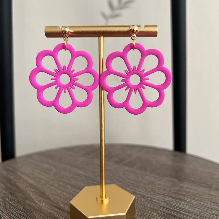 Cutout Flower Dingle Øreringe for engroshandel hos Love & Grace Gems LLC