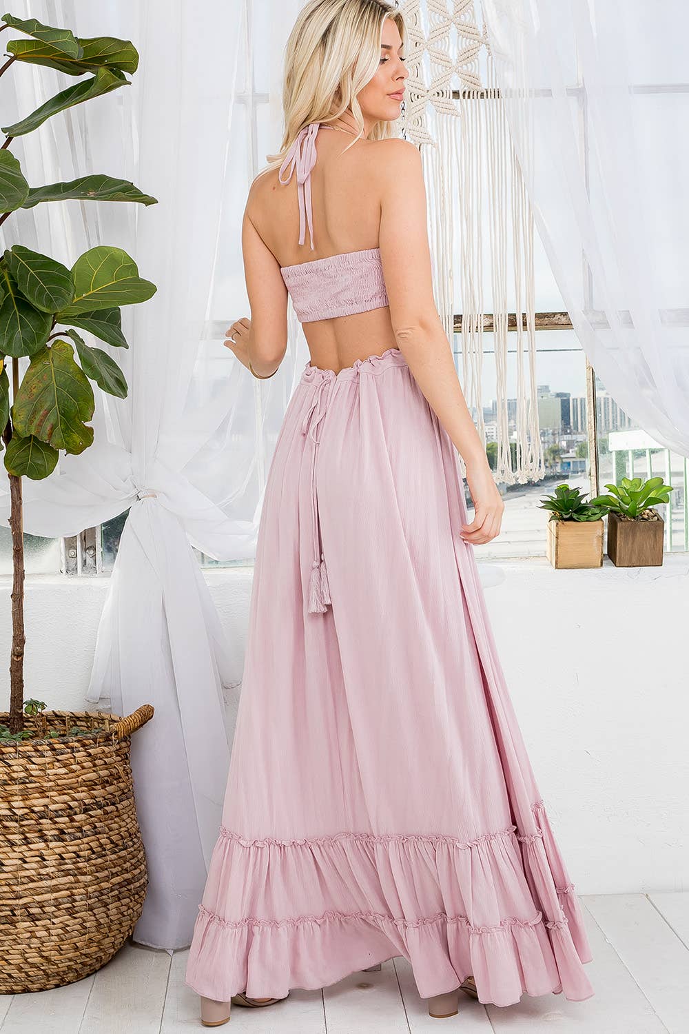 Sweet Lovely by Jen – Großhandel Kleid – Damen – MAXIKLEID MIT RÜCKENAUSSCHNITT UND GESMOKTEM STUFENROCK9