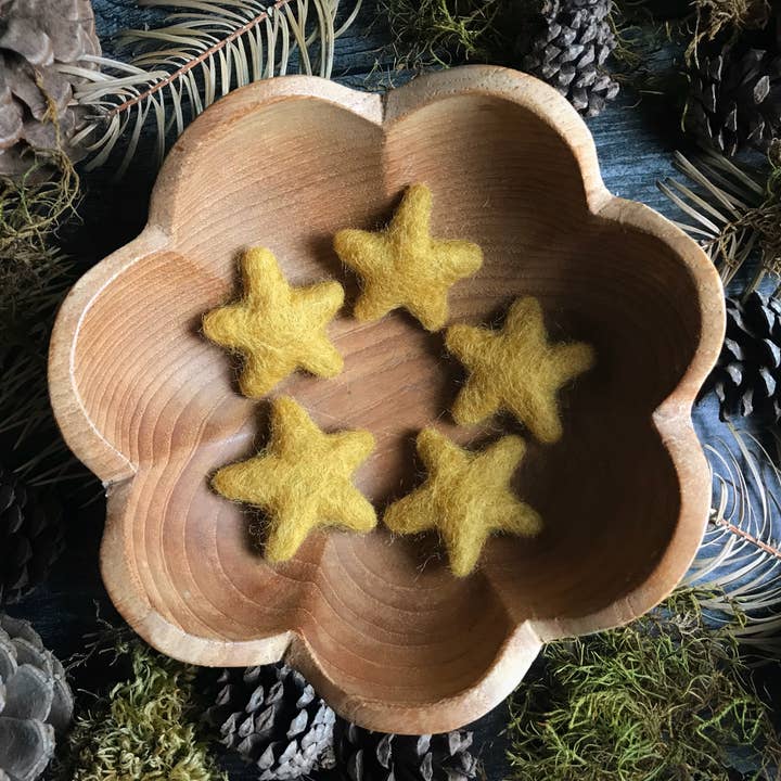 Étoile en laine feutrée à l’aiguille pour la vente par House of Moss