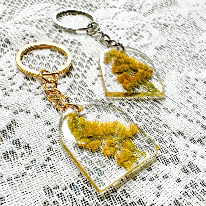 Portachiavi in resina di fiori di campo pressata Goldenrod per la vendita all'ingrosso da parte di Cast & Clover