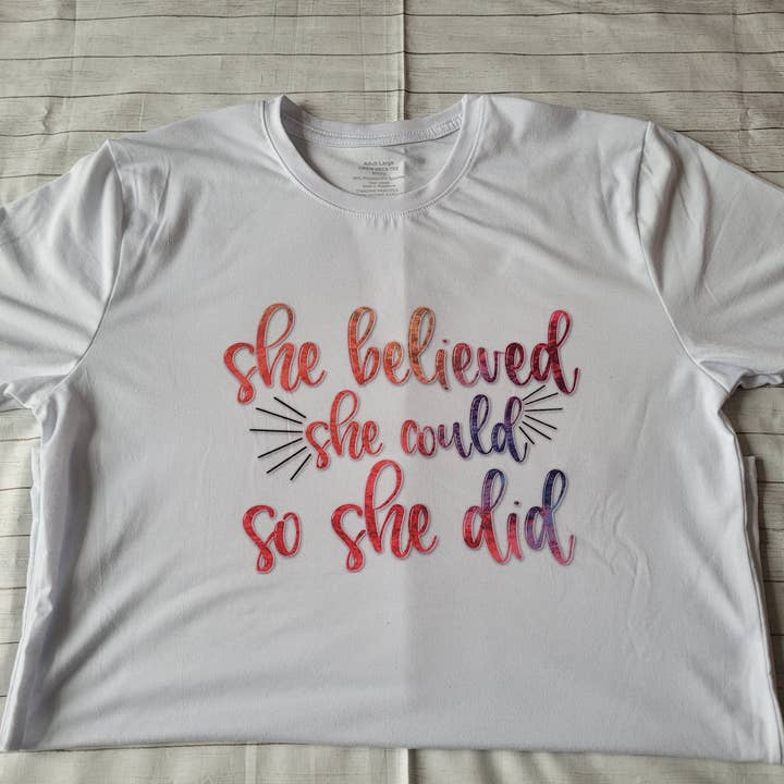 Ella creía que podía y eso hizo Tees para venta al por mayor de Perfectly Sassy Expressions