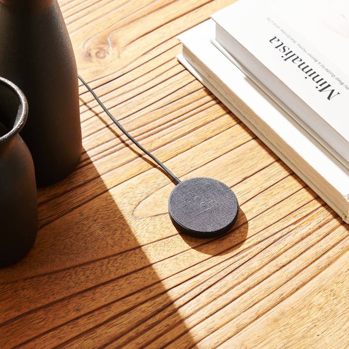 Courant - Wholesale Portable Charger - MAG:1 - Essentials Linen Wireless Charger (Magnetic)