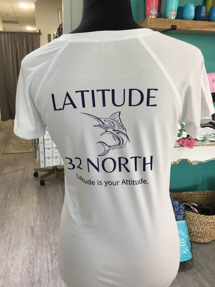 Charleston Tackle Co. Manches courtes Latitude-Femmes-Crew Neck - Jaune, Blanc pour la vente par Charleston Tackle Co