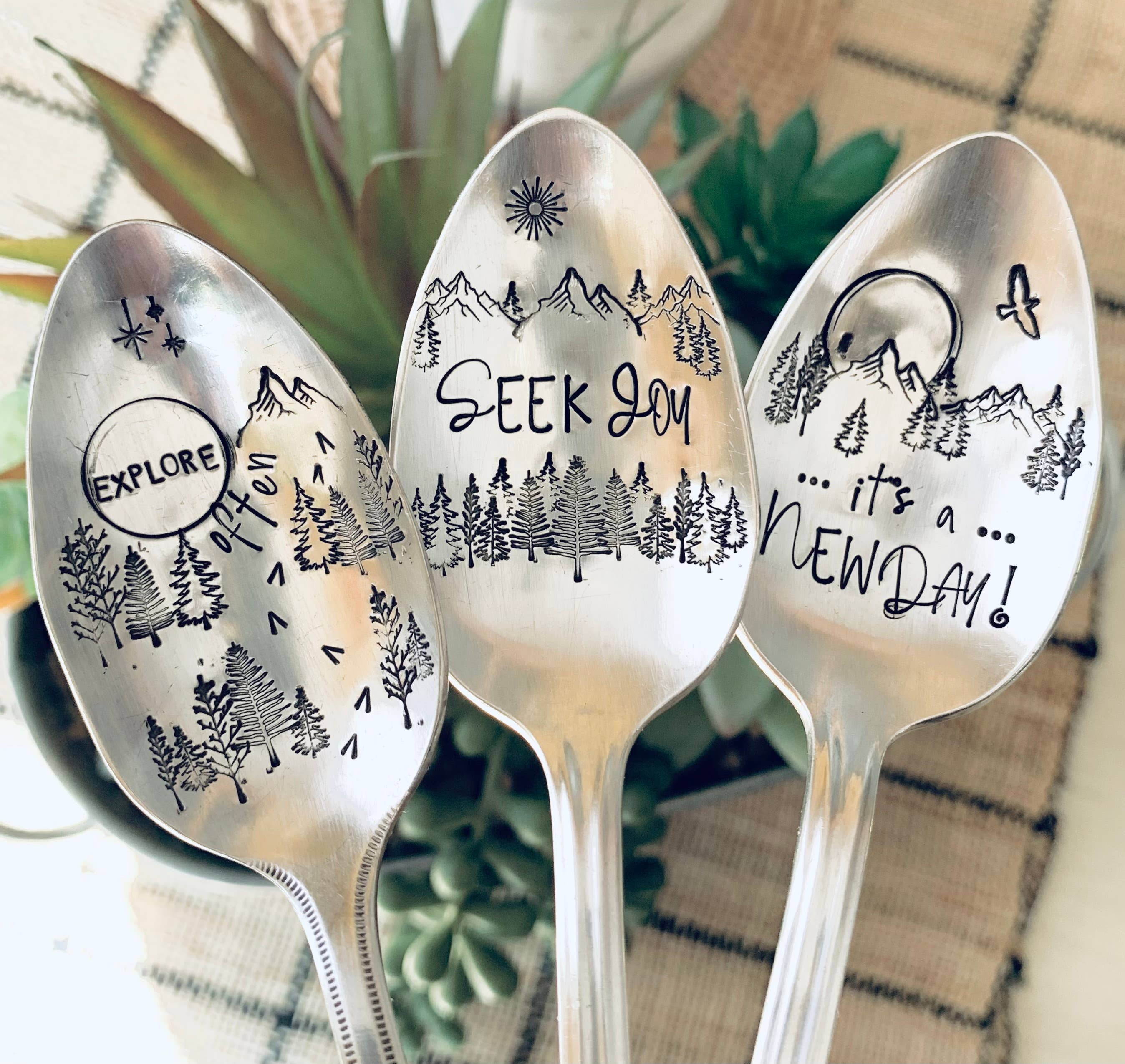 The WildSmith – Conjunto de talheres para servir por atacado – Colheres de chá vintage com gravações Nature
