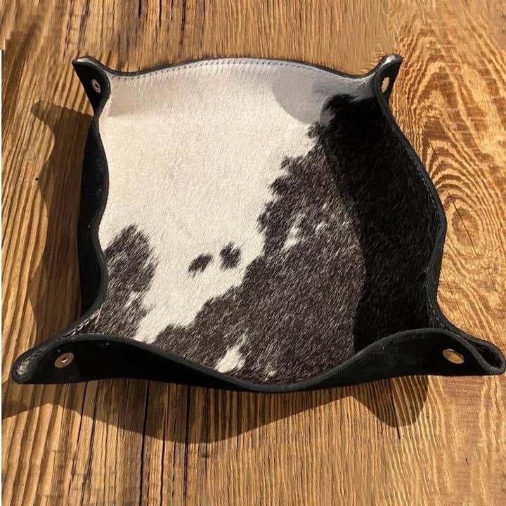 Empty cowhide pouch basket for wholesale by LES SCULPTEURS DU LAC