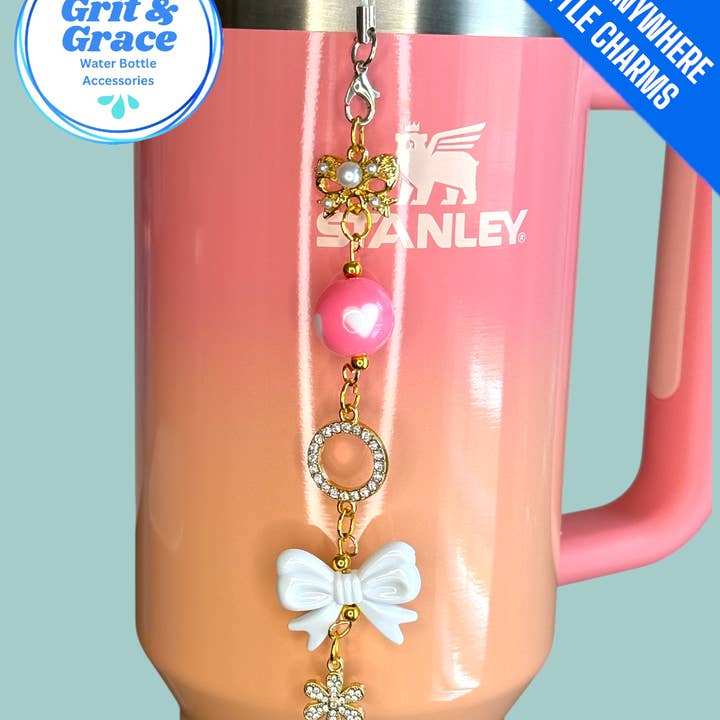 Colgante de botella «Corazón Coqueta» para colgar en cualquier lugar para venta al por mayor de Grit & Grace Water Bottle Accessories