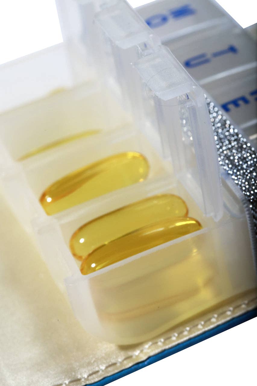 RE-FOCUS THE CREATIVE OFFICE - Wholesale Pill Organizer - Weekly Pill Box Organizer, 8 Compartments, Portable13