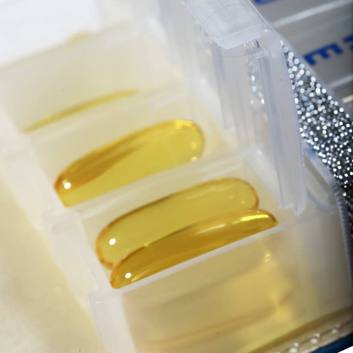 RE-FOCUS THE CREATIVE OFFICE - Wholesale Pill Organizer - Weekly Pill Box Organizer, 8 Compartments, Portable13