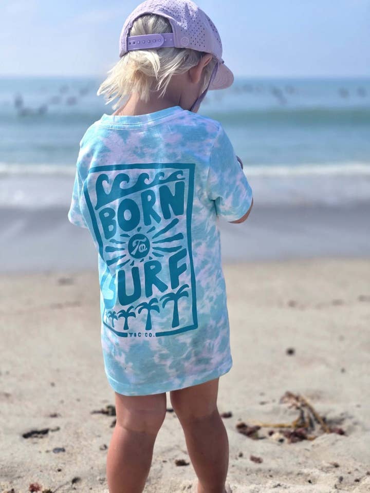 T-shirt Né Pour Surfer pour la vente par Tuck & Char Co.