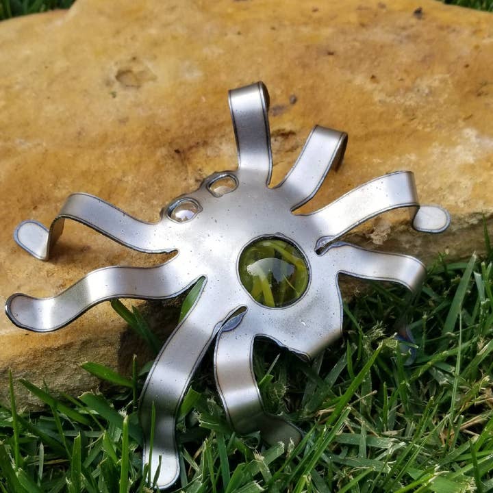 Metal Spider With Marble Accents for wholesale by Designs by Dieter, LLC