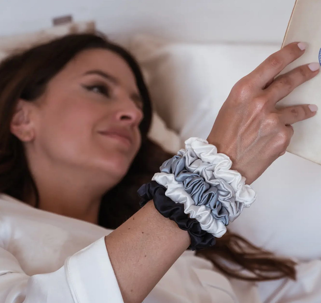 Emily's Pillow - Wholesale Hair Tie - 5-Pack Scrunchies - Le Petit2