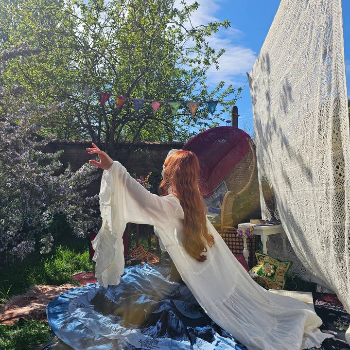 Duster bohème au clair de lune à manches à volants pour la vente par Karma Nepal Crafts