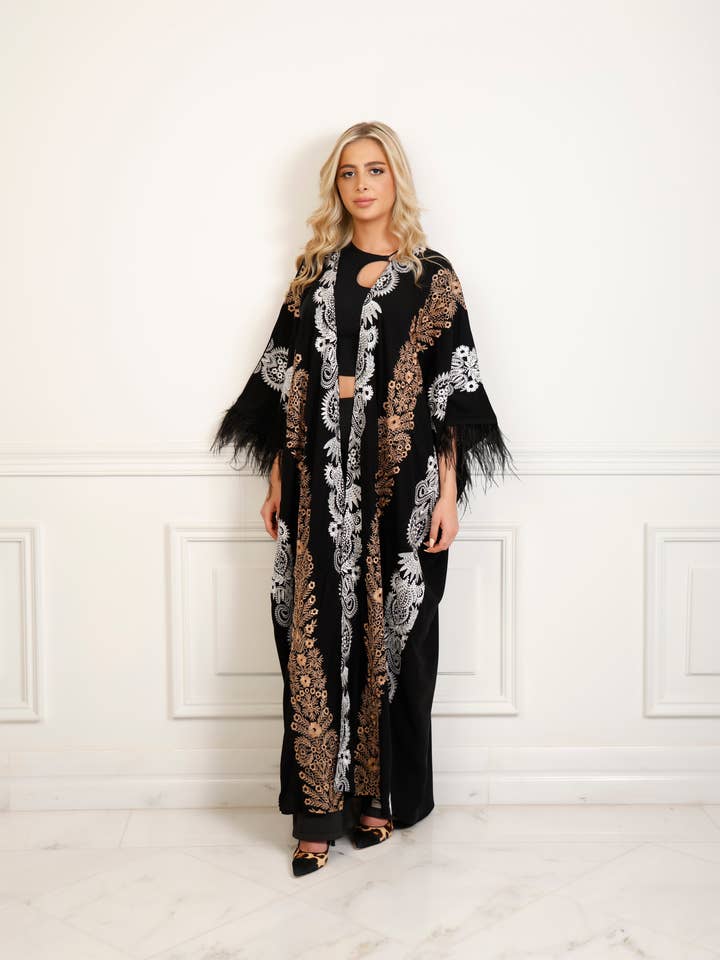 Unmatched BYU - Vendita all'ingrosso Kimono - Donna - Kimono ricamato con piume Hijan3