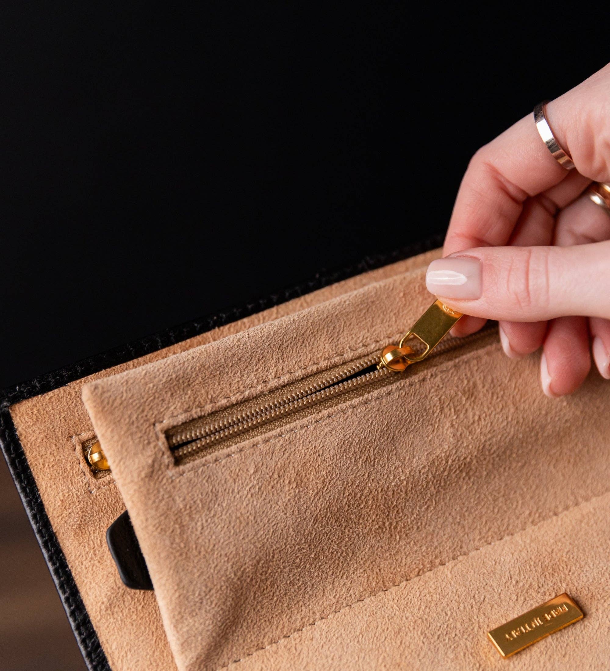 Time Resistance - Venta al por mayor Joyero/organizador de joyas - Estuche de Viaje para Joyas de Cuero para Mujer - Madame Bovary4