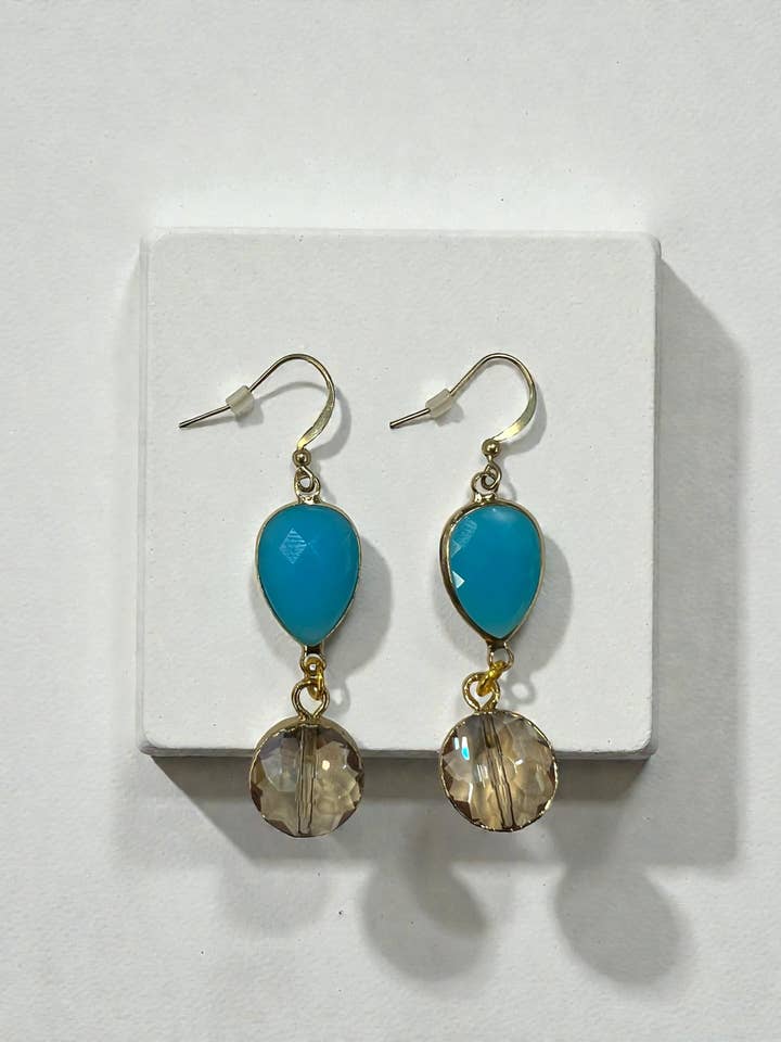 Hawaiiaanse blauwe oorbel met gefacetteerde rookkwarts voor wholesale door Ava Capri