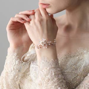 4 Pack Rhinestone Corsage Wristlet Artificial Wrist Silk Flower Wrist  Corsage Bracelets Flower with Peal and Diamond Wedding Corsage Wristlet  Band