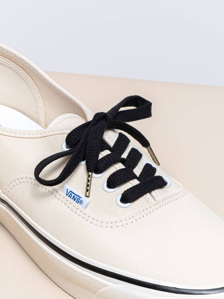 Black | Sneaker laces for wholesale by Senkels