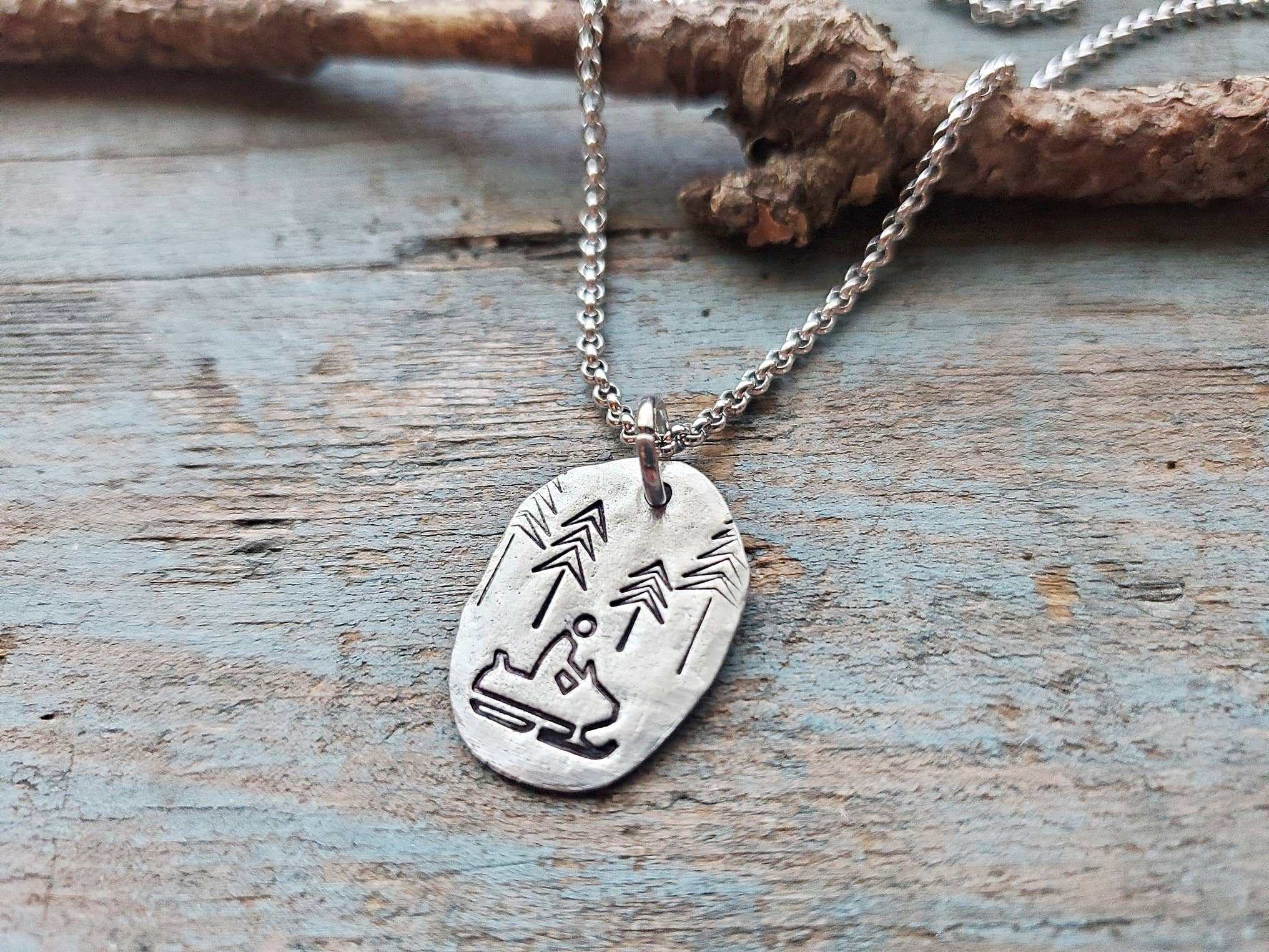 Kathryn's Collection - Vente Colliers à pendentif - Collier Motoneige, Fait Main avec Estampage2