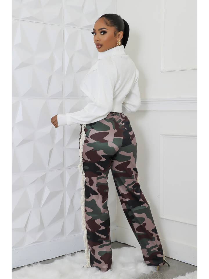 SCHUTKLEUR CAMOUFLAGE JOGGINGBROEK MET FRANJES AAN DE ZIJKANT voor groothandel op Faire
