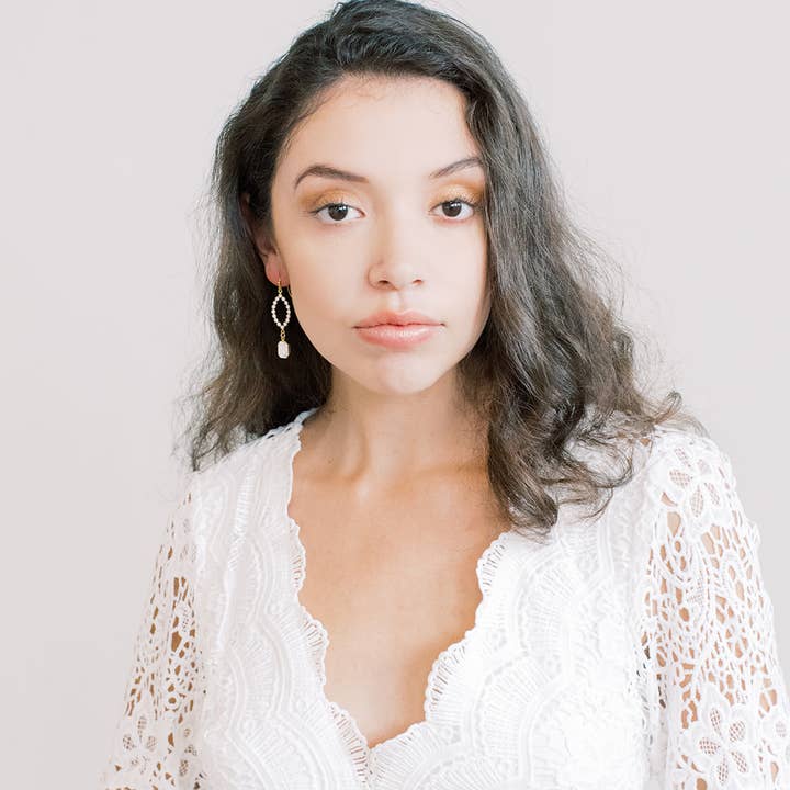 Acute Designs - Vendita all'ingrosso Orecchini pendenti - Delicati orecchini a grappolo Swarovski bianchi4