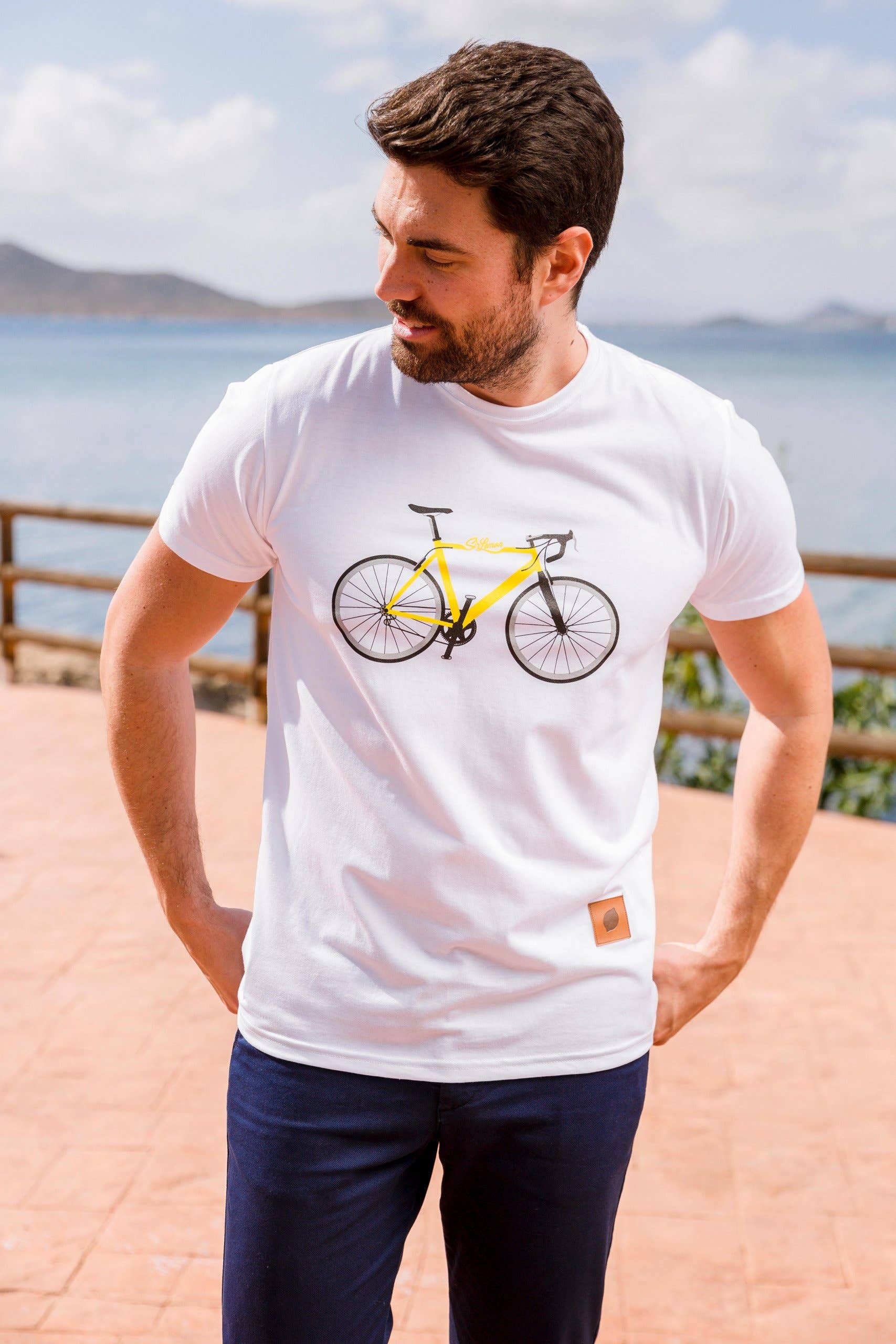 Sir Lemon – T-shirt estampada - Homem por atacado – Camiseta branca com bicicleta amarela Sir Lemon0