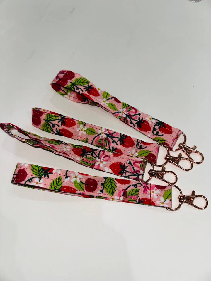 Porte-clés en tissu à motif fraise🔑 pour la vente par Cloth Paper Scissors LLC
