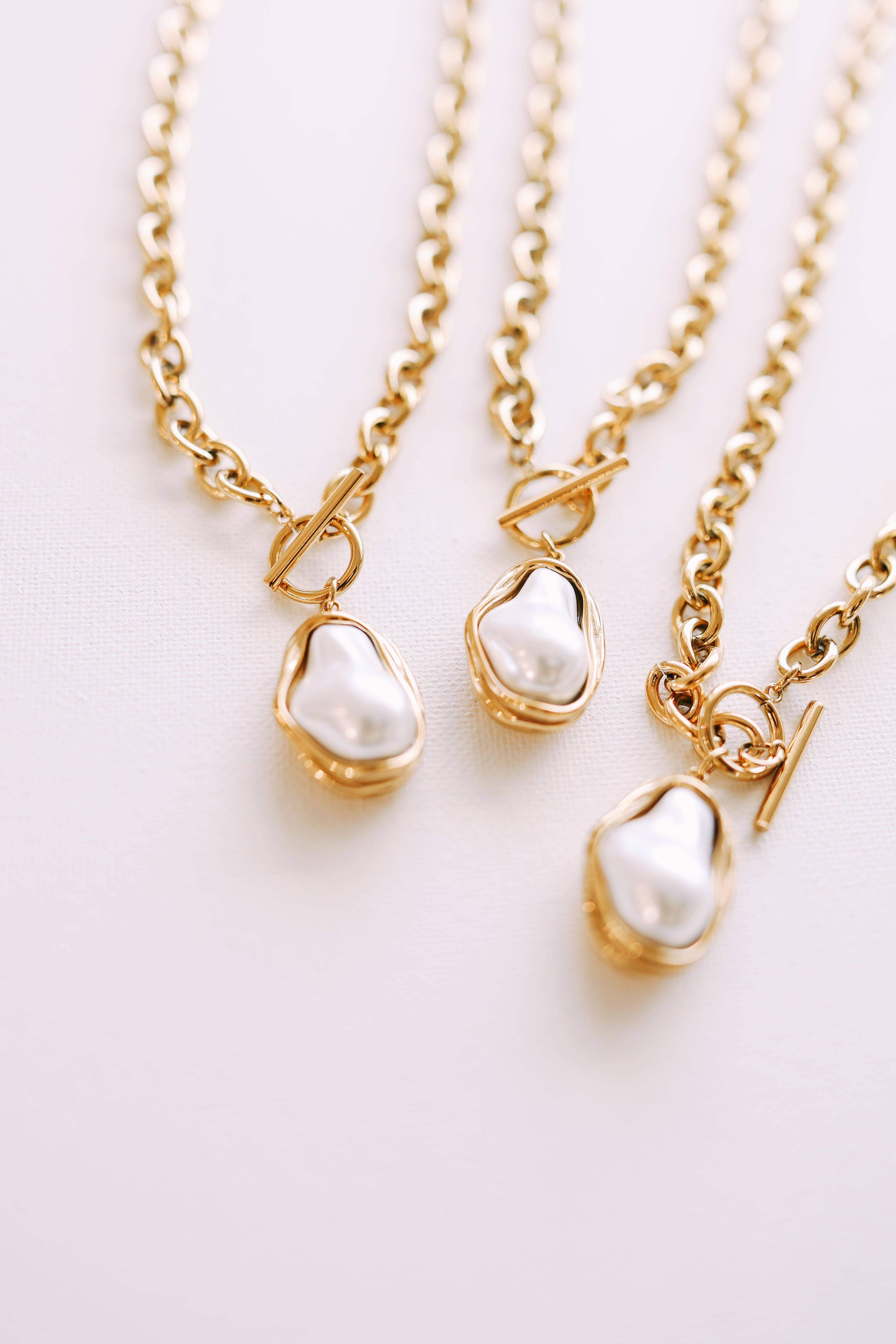 BELJOY - Wholesale Pendant/Charm Necklace - Cora Baroque Pearl Necklace4