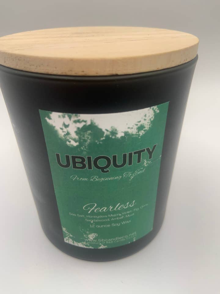 Ubiquity Fearless Duftkerze 12oz Aromatherapie Maskuline Ausstrahlung für den Großhandel von B&B Candle Co.