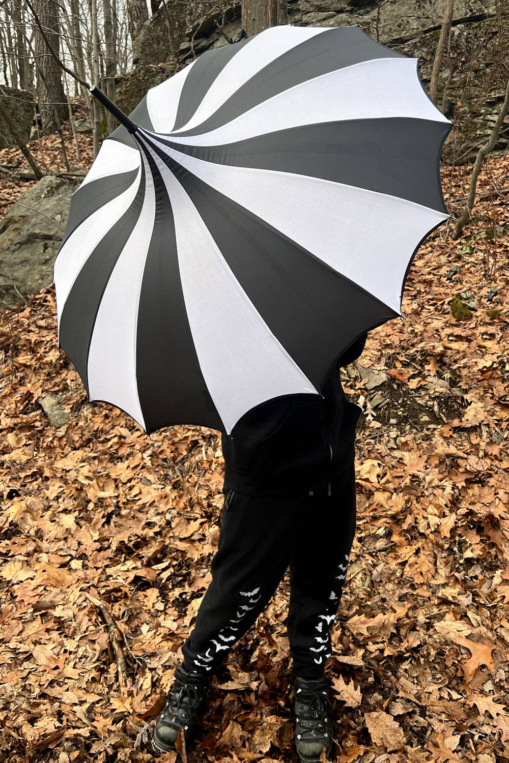 vampirefreaks - Wholesale Umbrella - Unisex - Batwing Pagoda Umbrella [BLACK/WHITE STRIPED]4