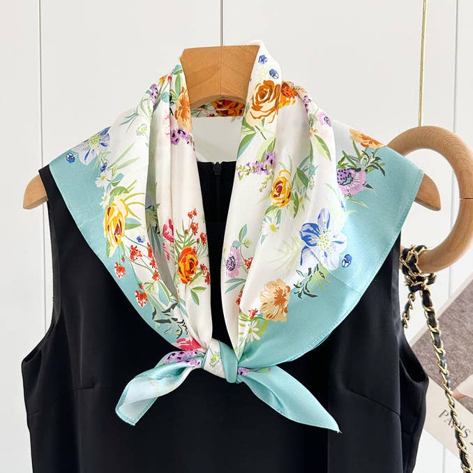 Lenço de Seda de Amora Floral Azul Fresco 26'' – Elegante Lenço Quadrado de Seda Floral para Mulheres, Acessório Suave e Feminino por atacado de SueSilkHK