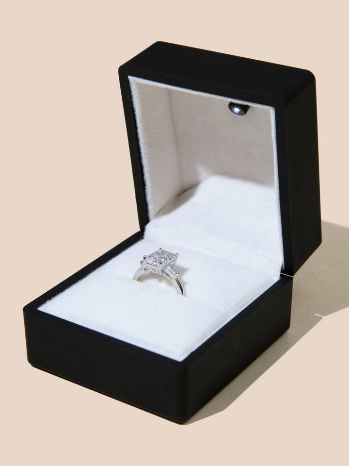 Caixa de Anel Gravável e Ativada por Luz - Preto por atacado de VoiceGift