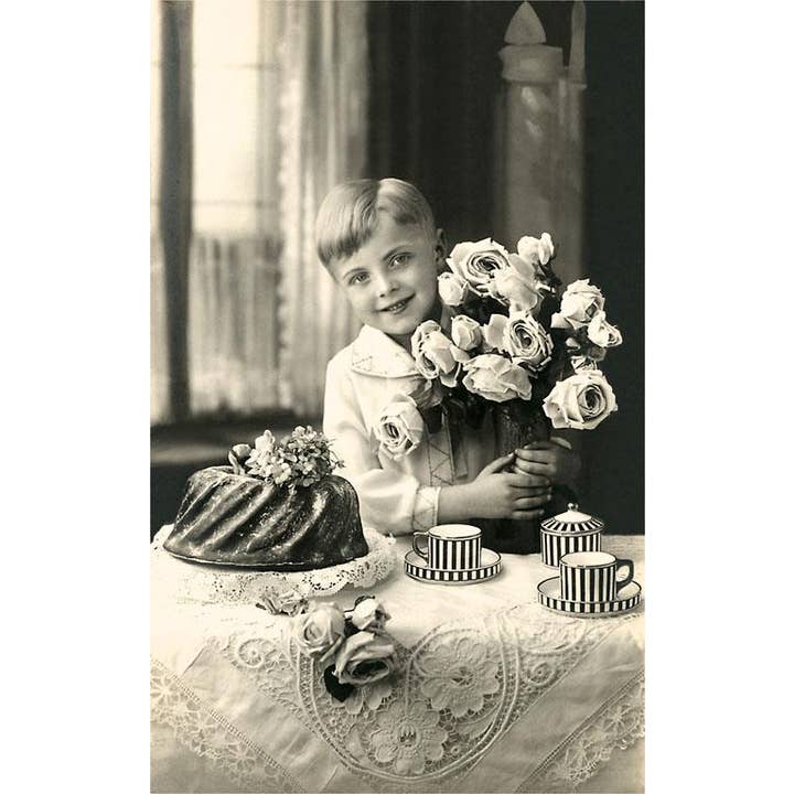Ansichtkaart CF-95 Jongen met Rozen op Theekransje voor wholesale door Found Image Press