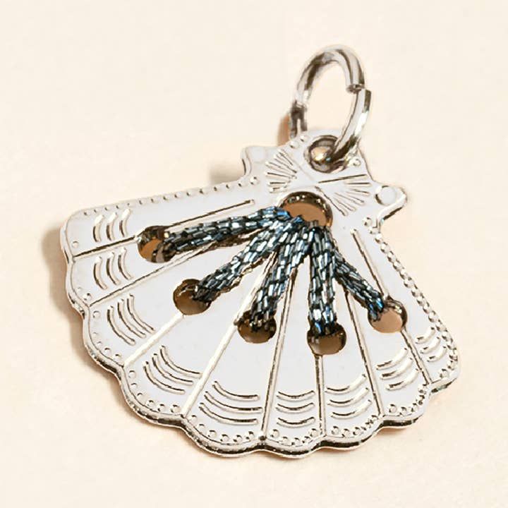 Silver skal amulett hänge att bära på en kedja för wholesale av CAMILLE ENRICO