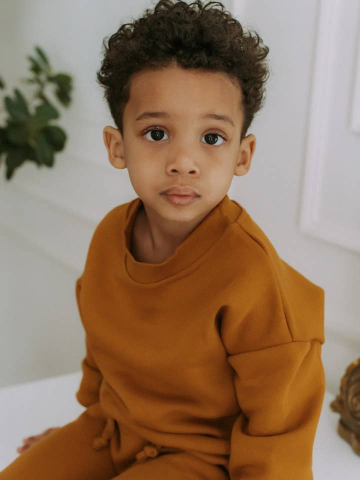 Evolving ochre crewneck in organic fleece cotton for wholesale by Kim & Joe