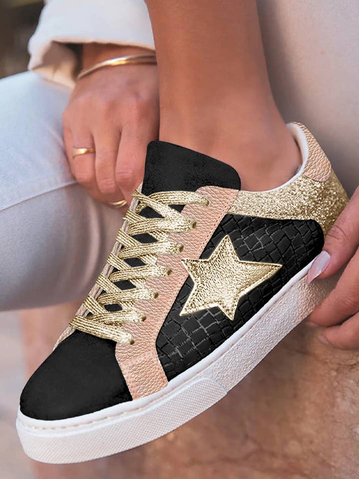 Suhkasana - Vente Baskets tendance – femme - Baskets à lacets en cuir PU avec patchwork d'étoiles pailletées dorées2